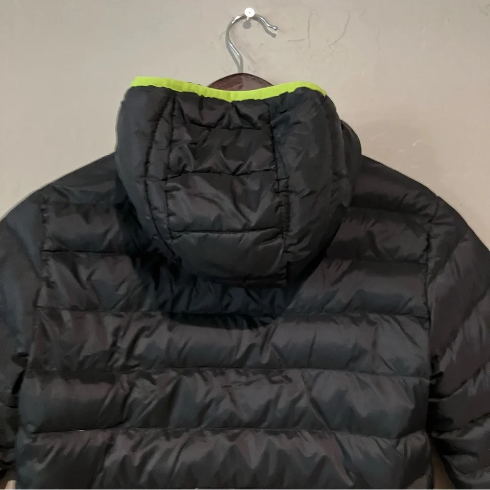 EDDIE BAUER Boy's Black Green Reversible Down Hooded Puffer Coat Size Small 7/8 - Picture 9 of 15